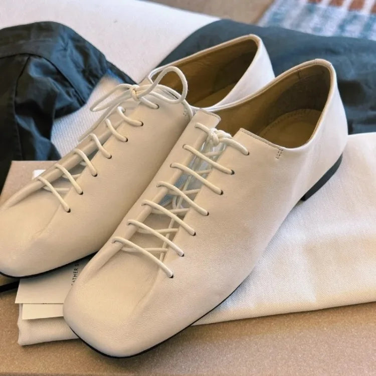 French Retro Pleated Cross-Tie Flats – Spring/Summer 2024