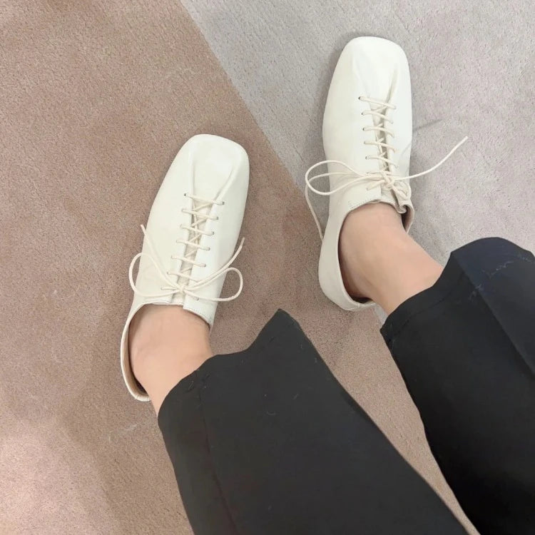 French Retro Pleated Cross-Tie Flats – Spring/Summer 2024