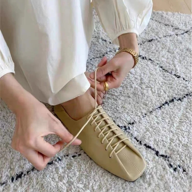 French Retro Pleated Cross-Tie Flats – Spring/Summer 2024