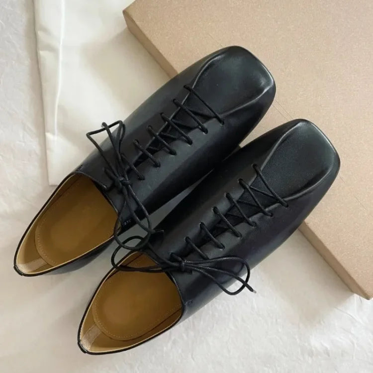 French Retro Pleated Cross-Tie Flats – Spring/Summer 2024