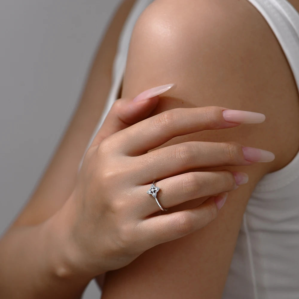 ATTAGEMS Women’s Moissanite Ring – 18K Gold Plated S925 Silver