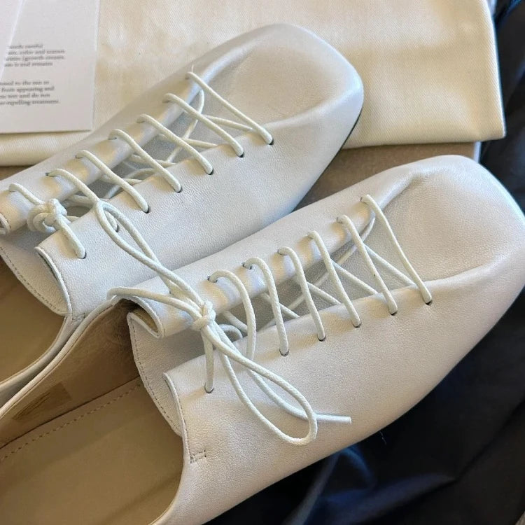 French Retro Pleated Cross-Tie Flats – Spring/Summer 2024