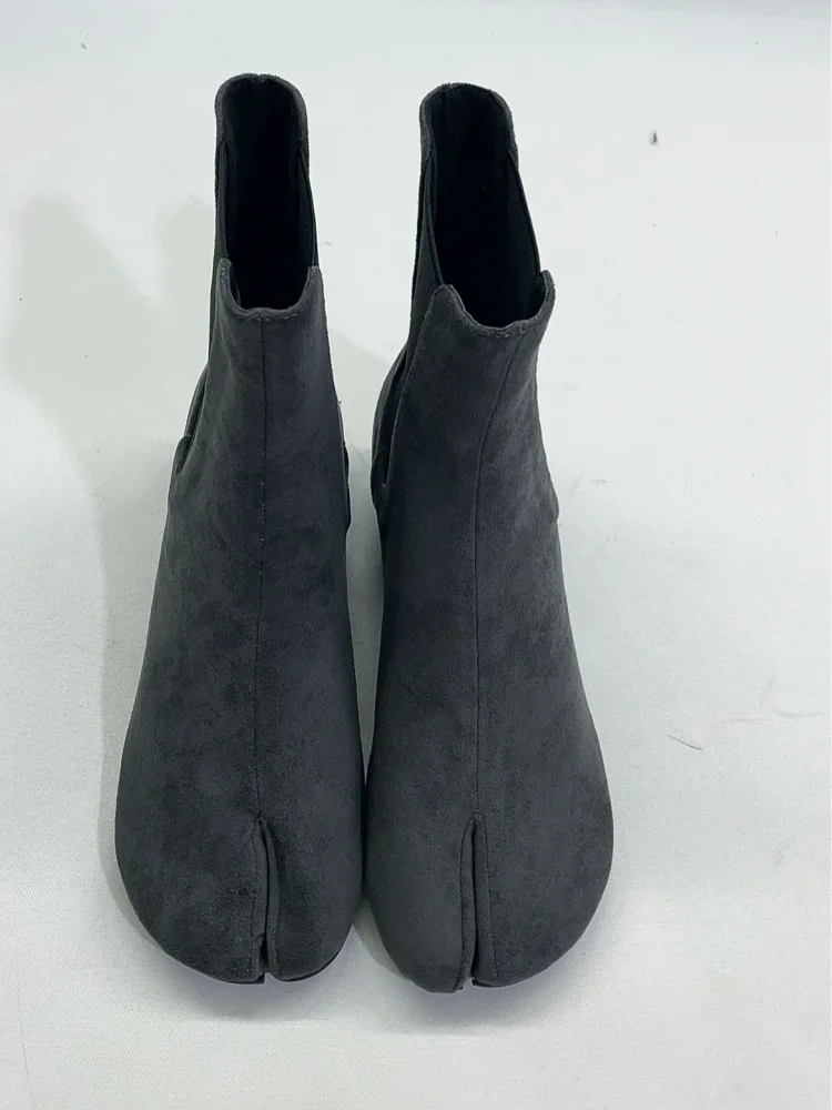 Gray Retro Tabi Toe Nubuck Ankle Boots – Chunky Low Heel Vintage Style
